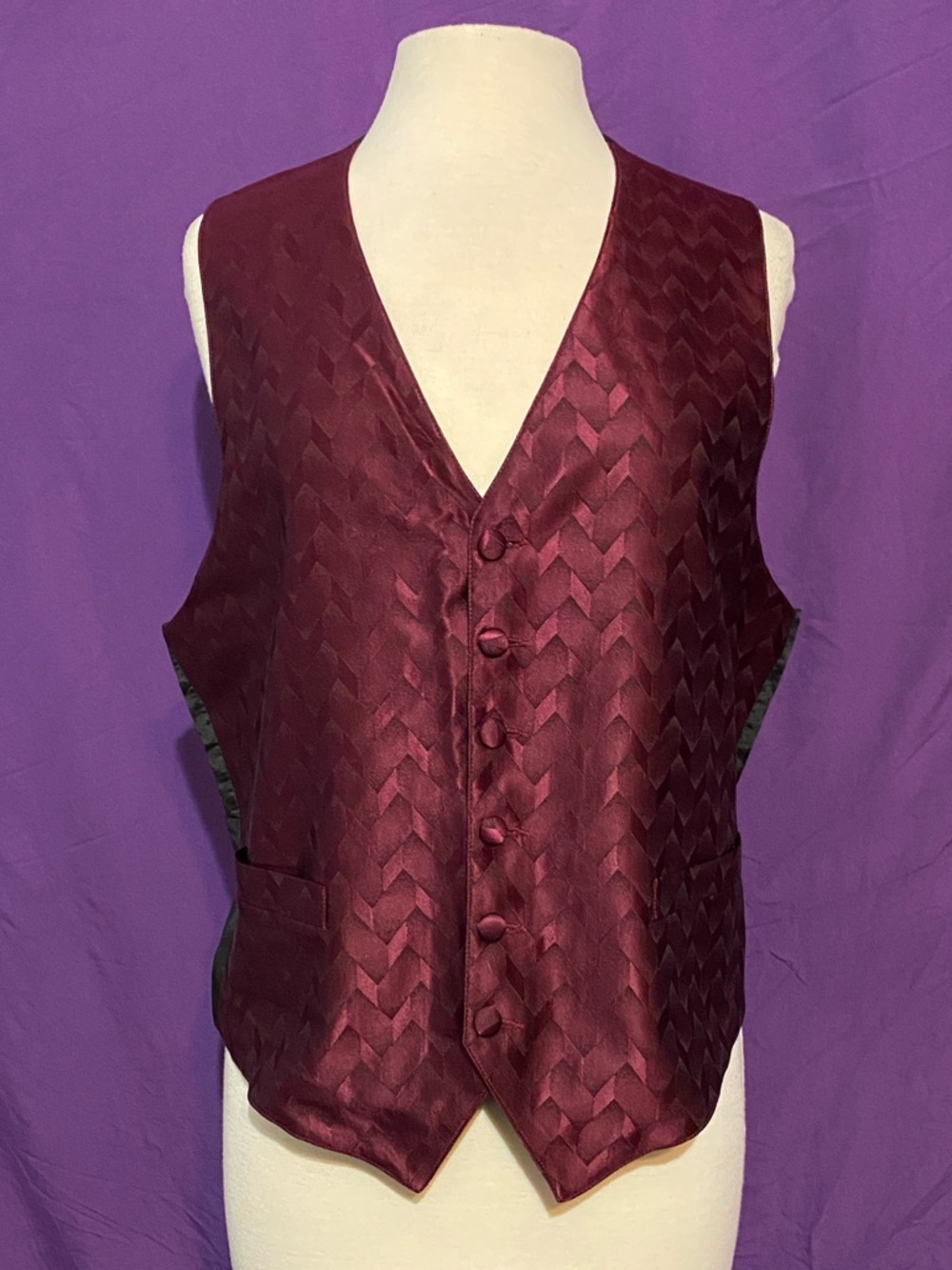 Perry Ellis 100% Silk Chevron Vest in Burgundy. Size S (36-38).